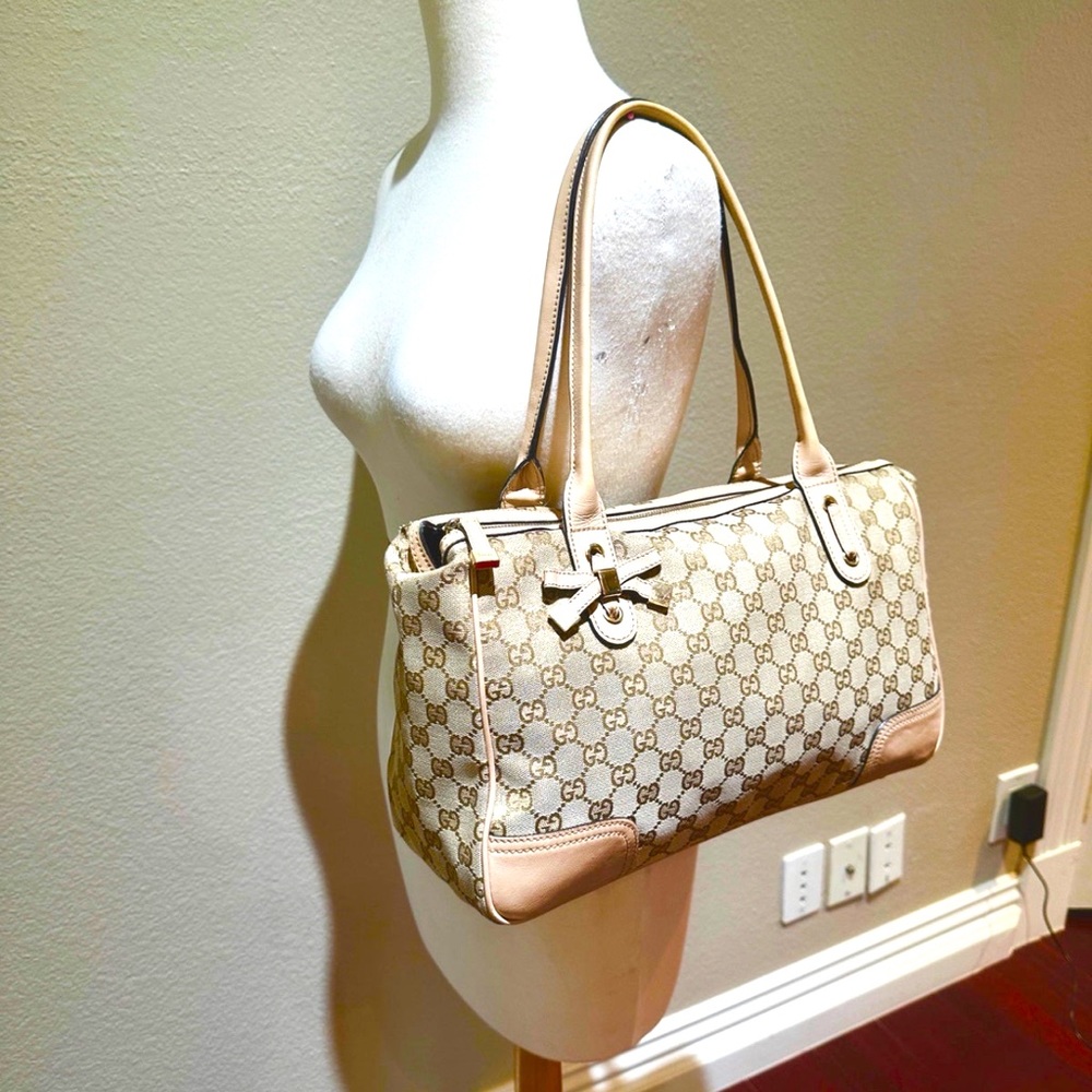 Gucci Beige GG Supreme Canvas Shoulder Bag with Tan Trim